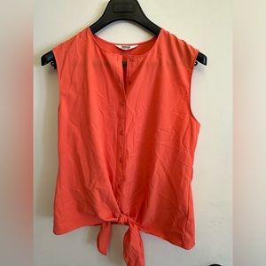 Mountain Khakis sleeveless button up tie waist top. L